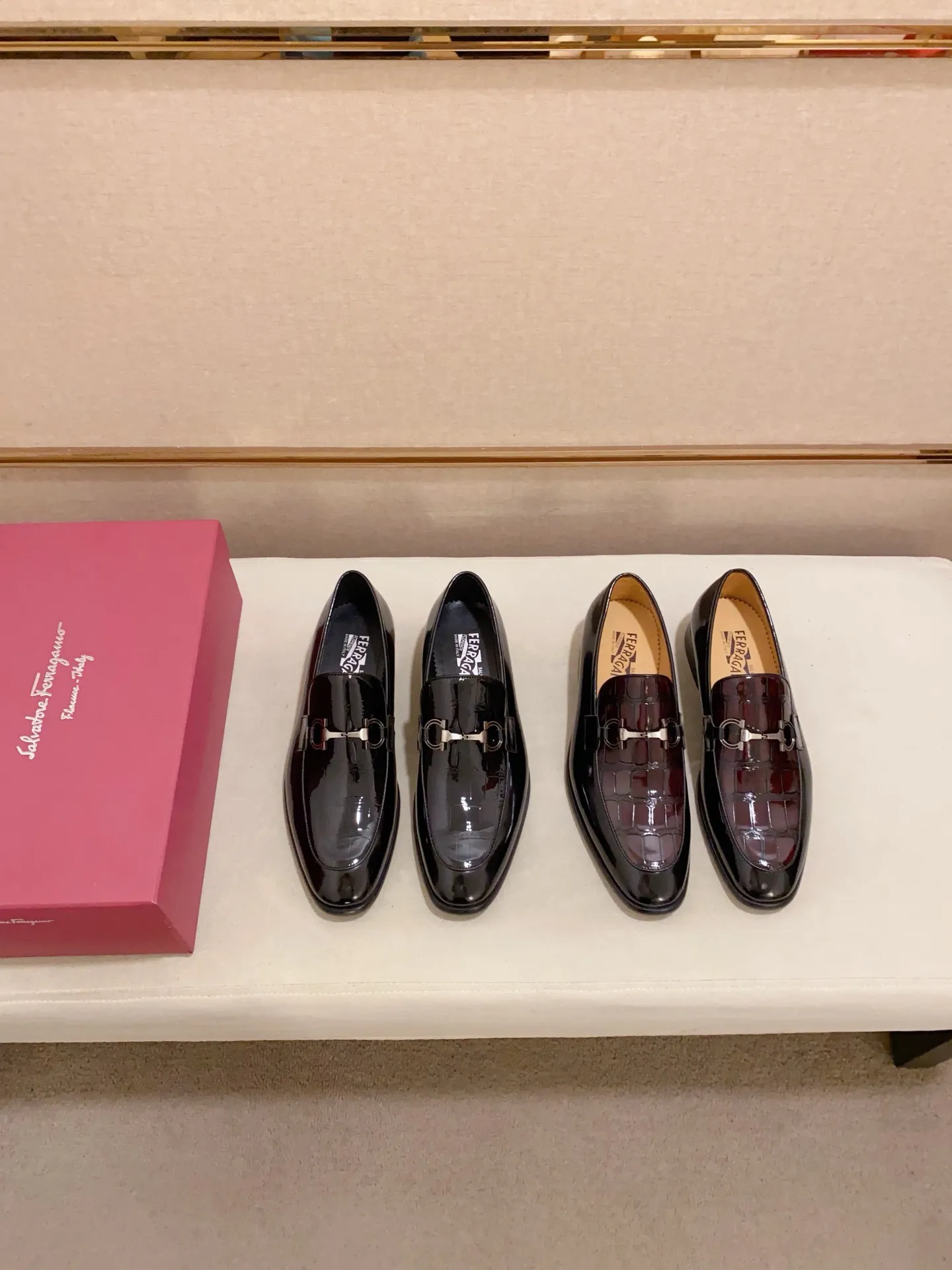 Men's shoes💰: 520💰 High version Ferragamo quality! 🆕🆕Exclusive hot-selling products in stock🔥🔥New products on the shelves, high-quality shoes, high-end driving shoes, with complete packaging! 💪 💪 Material: imported patented cowhide 🐂 + imported high-quality water-dyed cowhide lining + wear-resistant outsole 👍🏻👍🏻 Features: high-end and comfortable, purely handmade 🚀 🚀 Create the perfect shoes that suit you best 🔥 🔥 Size: (38-44) Can be customized 45 non-returnable!